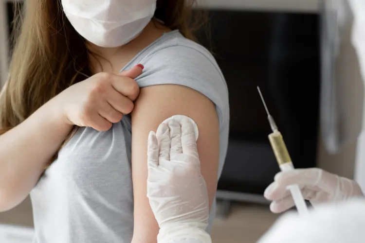 Cei care se vaccinează nu vor mai primi vouchere. Cîțu: „Bugetul de vouchere pentru cei care se vaccinează e epuizat”