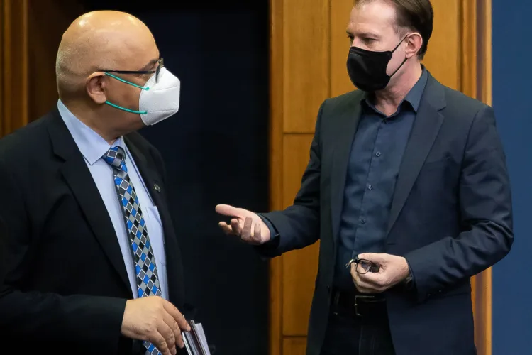 Noile măsuri restrictive care se pregătesc. Florin Cîțu și Raed Arafat discută la Palatul Victoria