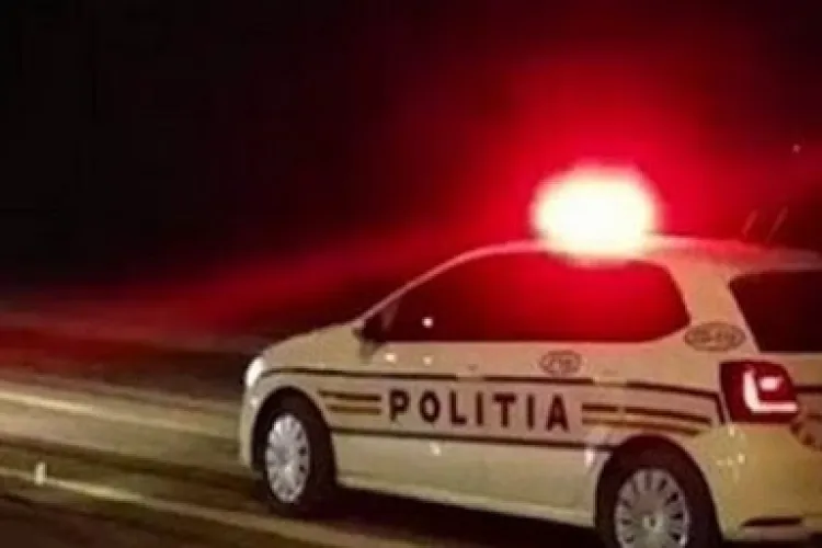 Cluj: Urmărire ca în filme pe străzile din Turda. Polițiștii au tras cu focuri de armă în roțile mașinii, iar un pasager a fost ÎMPUȘCAT accidental