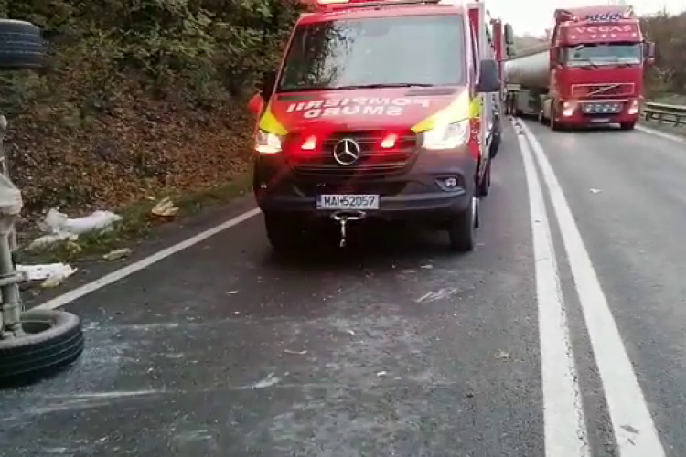Microbuz răsturnat la Cluj (localitatea Bologa). Șase persoane duse de urgență la spital - VIDEO