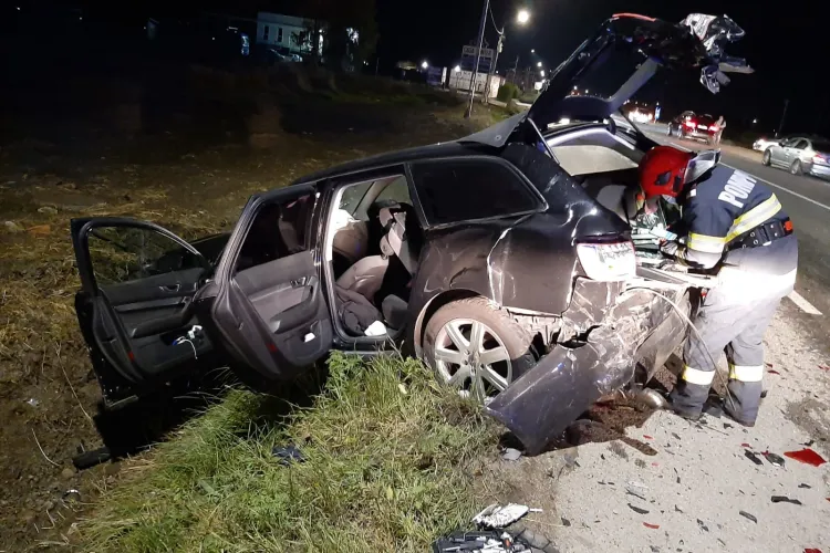 Accident rutier la intrare în Jucu. O mașină s-a făcut praf - FOTO