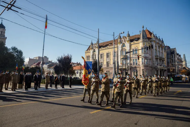 Marș organizat pentru Ziua Armatei Române la Cluj-Napoca. Boc: „Transmit un gând bun militarilor români” - FOTO