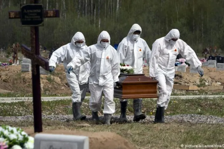 Un oraș a rămas fără certificate de deces: „Sunt cazuri în care pacienții intră pe poartă spitalului și ies între patru scânduri”