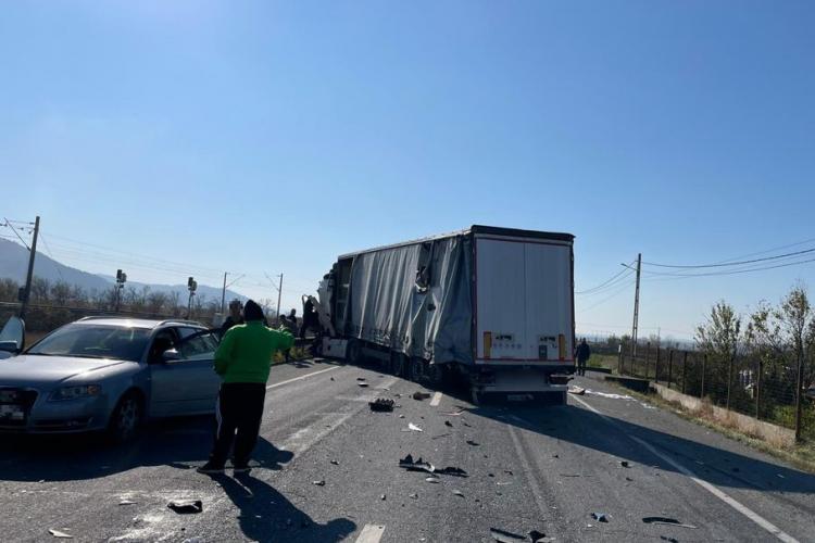 Accident pe drumul Cluj - Gherla, între Iclod și Livada. Traficul a fost blocat - FOTO