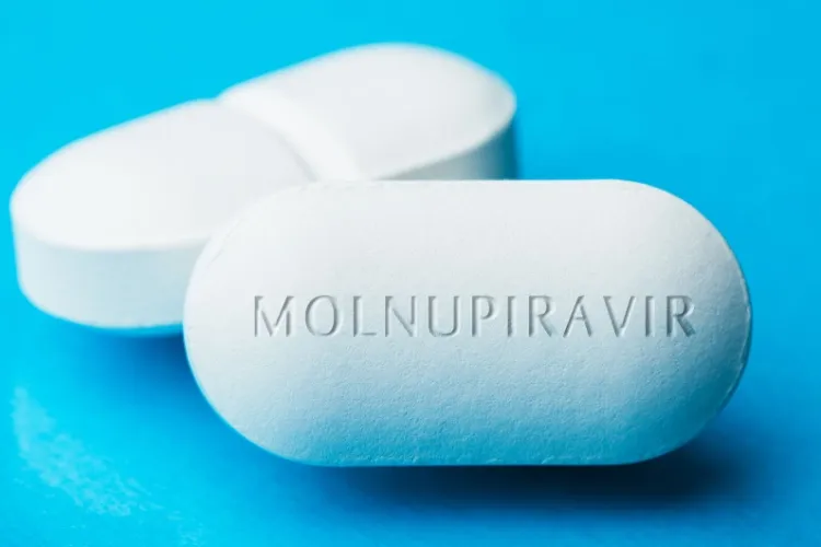 Molnupiravir, medicamentul evaluat de urgență în Europa, pentru că reduce la jumătate spitalizarea și decesele Covid
