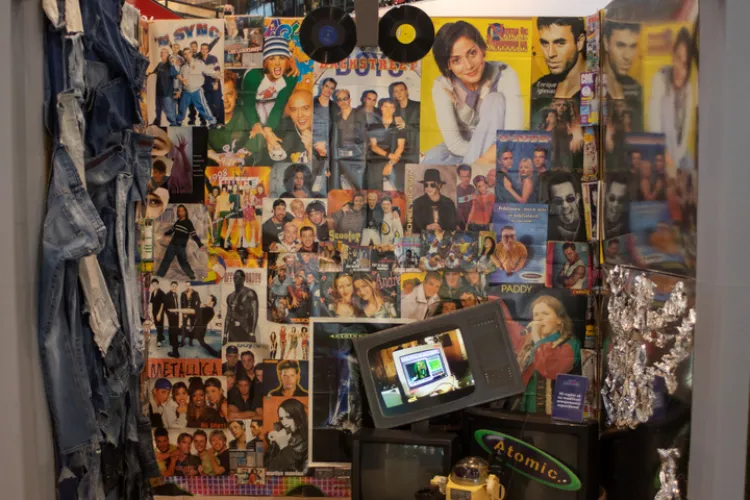 Clujenii care își doresc să retrăiască cele mai tari momente ale anilor `90, o pot face la expoziția din Iulius Mall Cluj - FOTO