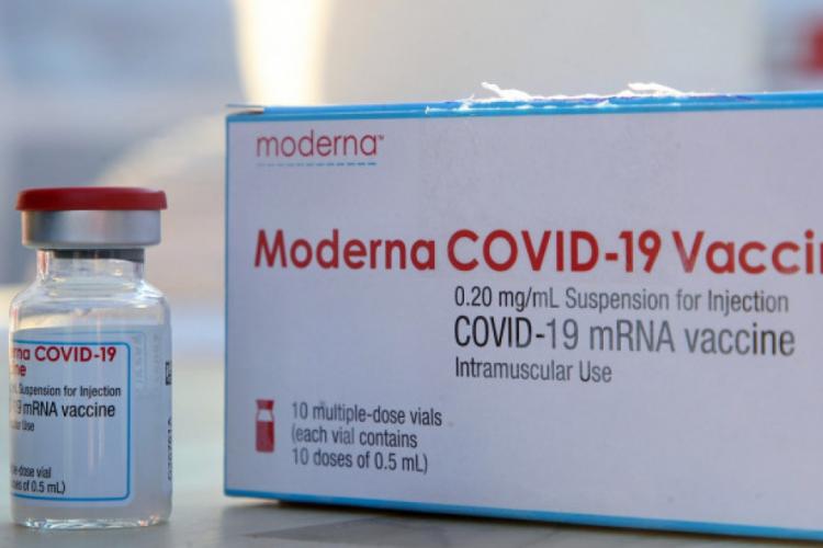O nouă tranșă cu peste 355.000 de doze de vaccin Moderna sosește vineri în România