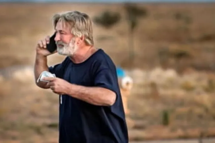 Actorul Alec Baldwin a împușcat mortal o femeie pe platourile de filmare și l-a rănit grav pe regizor