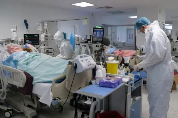 Medicii sunt îngrijorați de posibilitatea apariției unei tulpini COVID românești. Medic: „Din nefericire, am observat o modificare în simptomatologie”