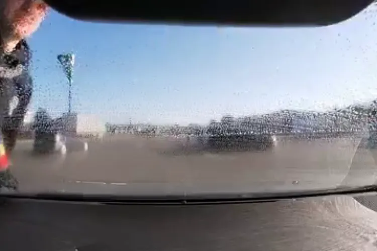 Gest de OMENIE făcut de un suporter al U Cluj, în benzinăria din Dej: Îi dau o bere în semn de multumire - VIDEO