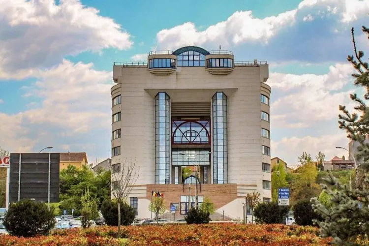 Ești clujean și nu știi să îți descarci certificatul verde? Mergi la Biblioteca Județeană „Octavian Goga” și ți-l descarcă ei