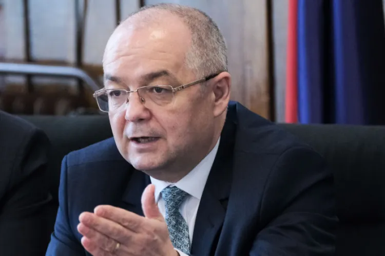 Boc recunoaște că nu se negociază deloc cu USR, pentru că e o ”falie” între PNL și USR, dar cu PSD nu e nicio ”falie”