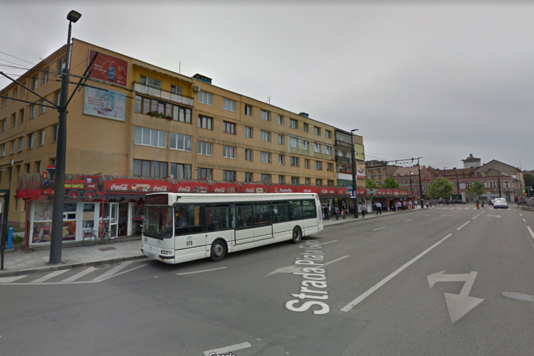 Cluj: Un copil s-a lovit intenționat de o mașină în Piața Gării. Nouă tehnică de șantajat șoferii?
