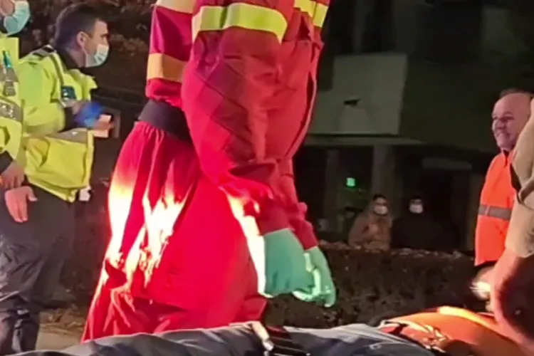 Vezi imaginile când EROUL NECUNOSCUT de la accidentul de pe Dorobanților este urecheat de polițistul de la rutieră - VIDEO