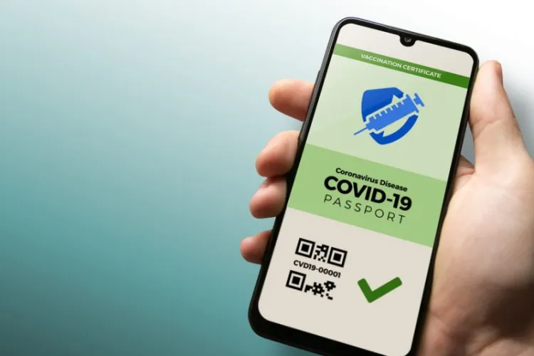 Pe lângă ”idioții” Europei, acum suntem și trișori. Grecii verifică certificatele de vaccinare emise în România și Bulgaria