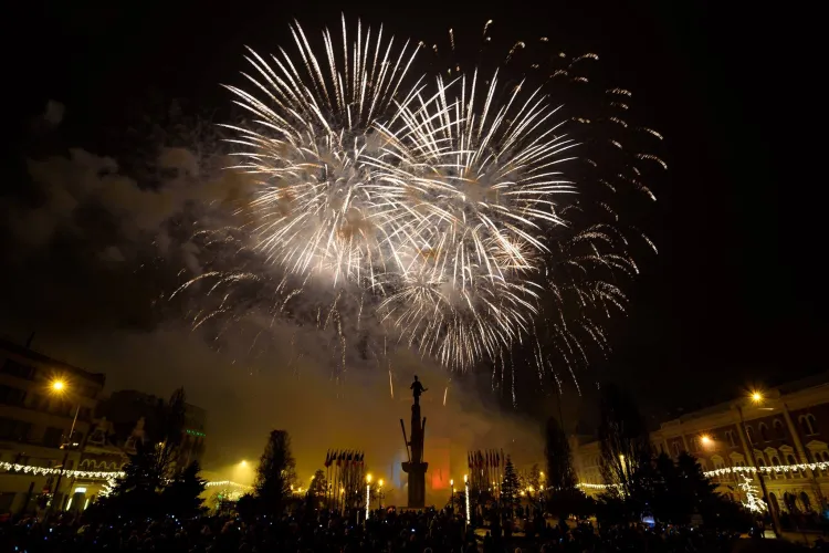 Noi măsuri de relaxare pentru români, propuse de CNSU. Revelionul se poate organiza până la ora 21:00