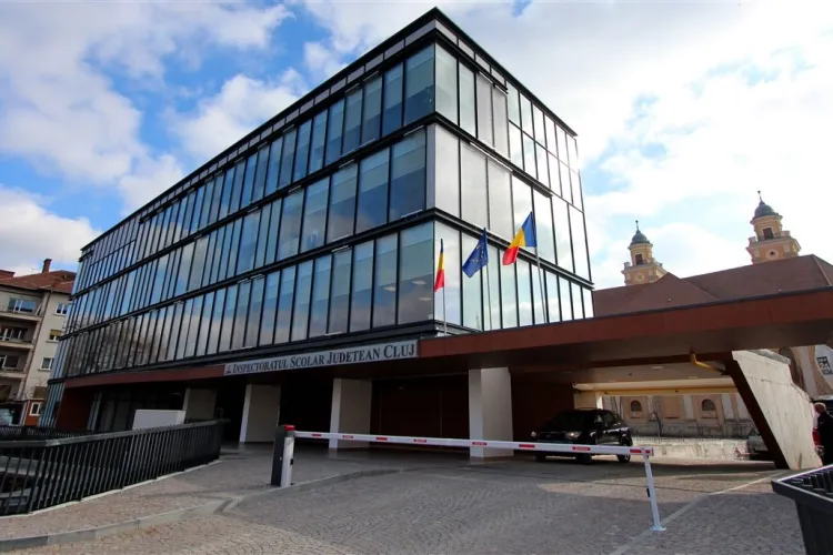 Inspectoratul Școlar Cluj respectă doar cu forța indicațiile Ministerului Educației. A profitat de vacanță și nu mai actualizează situația COVID din școli 