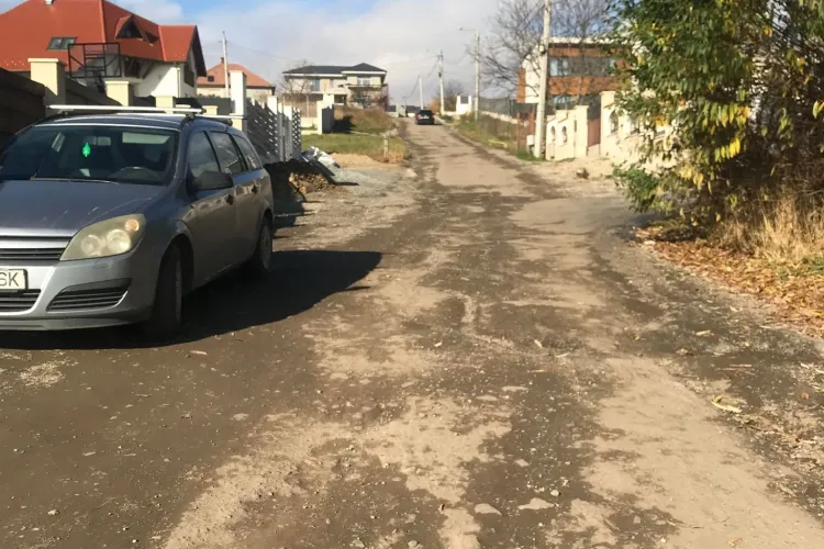 Oamenii de pe străzile Viile Dâmbul Rotund, Rubinului și Perlei cer degeaba asfalt: Bine că în centru se pun borduri de două ori pe an - FOTO