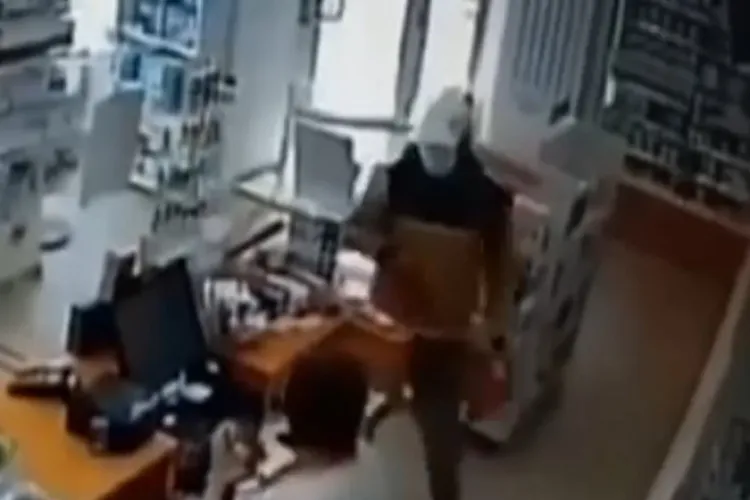 Un hoț român cere reducerea pedepsei pentru că a purtat mască sanitară