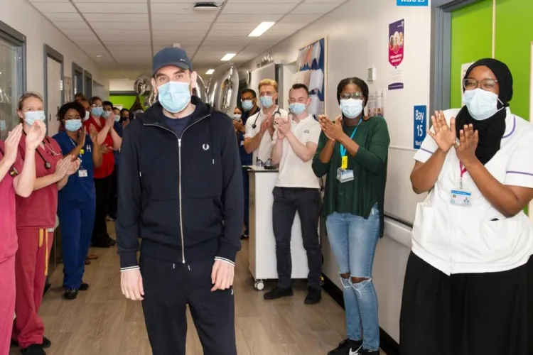 A fost externat bărbatul care a stat 10 luni în spital cu COVID-19