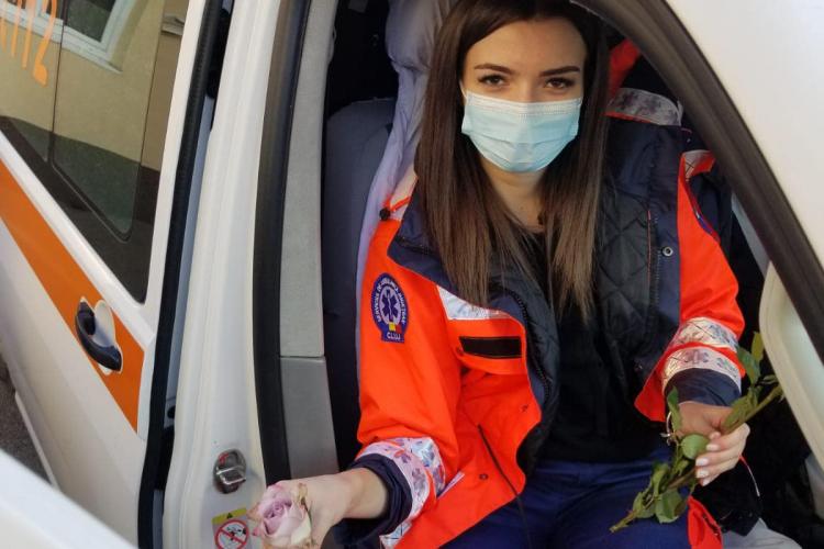 Flori pentru cadrele medicale de la Ambulanța Cluj și Pediatrie - FOTO