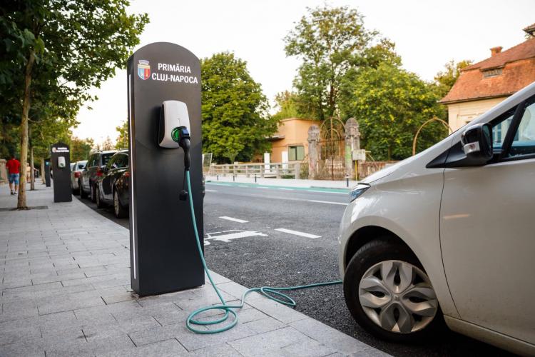 Clujul devine orașul mașinilor electrice! Emil Boc a emis alte autorizații pentru taximetre electrice - FOTO