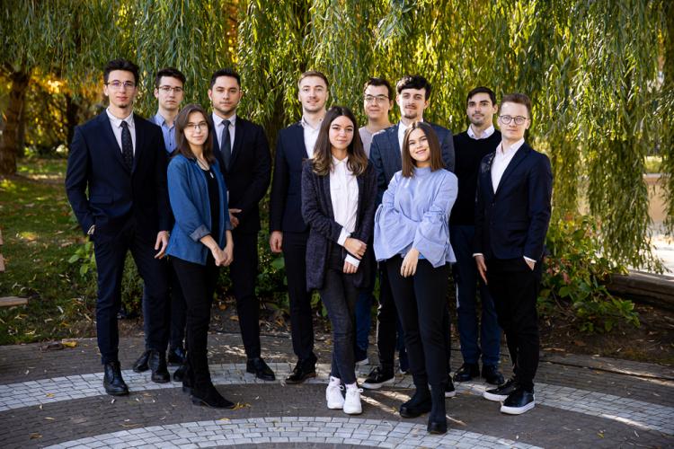 21 de studenți au fost angajați full-time în urma programului de internship organizat de compania Iulius - FOTO