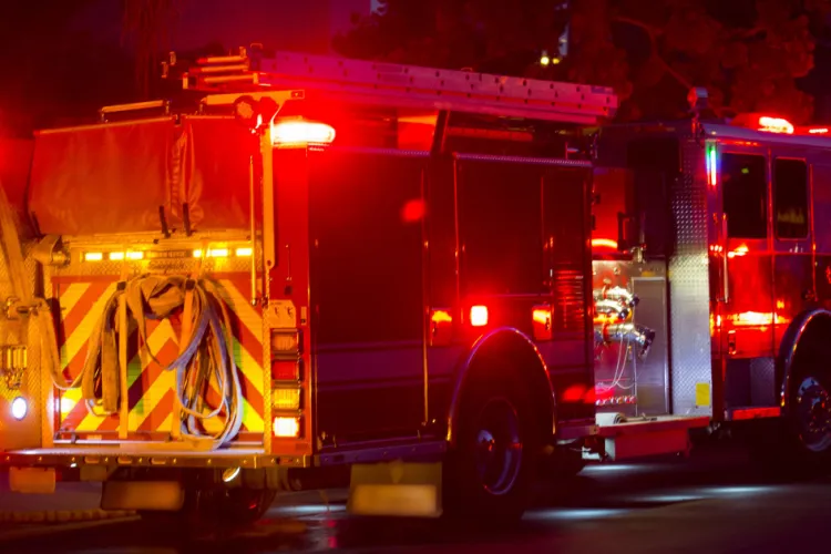 Un bărbat a fost găsit CARBONIZAT după ce un incendiu a cuprins o hală, în Târgu Mureș