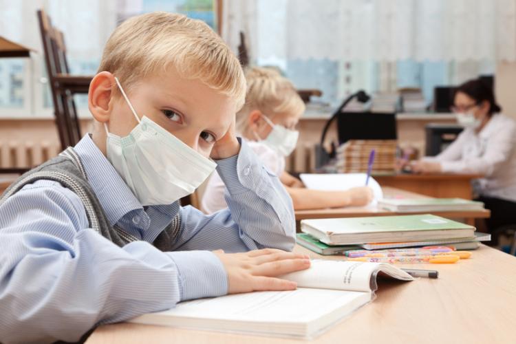 Peste 8.000 de profesori din Cluj sunt imunizați împotriva COVID-19. Câte școli au rămas închise din cauza ratei mici de vaccinare?