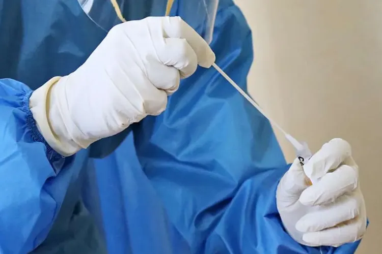 Salariații nevaccinați de la stat vor fi testați pe banii angajatorului, timp de 60 de zile