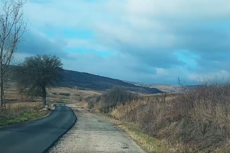 Așa arată drumul ”finalizat” de Consiliul Județean Cluj, de la Iclod la Aluniș, care nu e finalizat de fapt - VIDEO