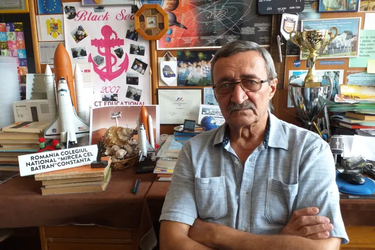 Profesor: ”Am întrebat de ce nu vedem Soarele noaptea, iar o elevă de la un liceu bun mi-a răspuns: Pentru că e întuneric”