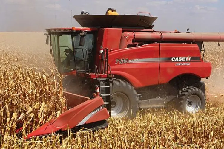 Cluj: Un tânăr de 25 de ani și-a prins mână într-un utilaj agricol