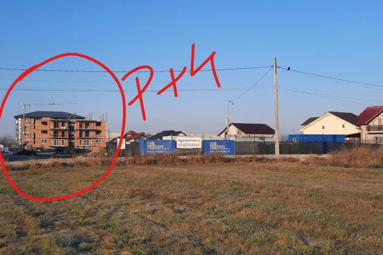 Bloc între case apărut în Apahida, cu balcon peste trotuare și ”nici urmă de respectarea amprentei clădirii inițiale” - FOTO