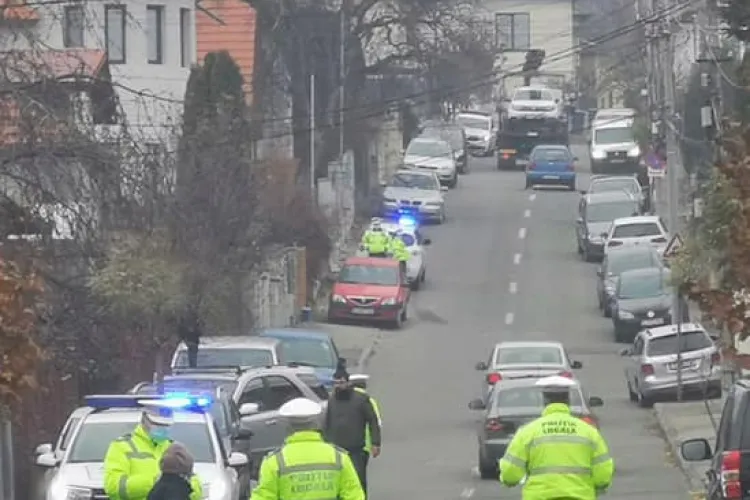 Polițiștii Locali s-au pus pe ridicat mașini în Dâmbul Rotund: Domnul primar Emil Boc nu vede traficul de pe Coposu?