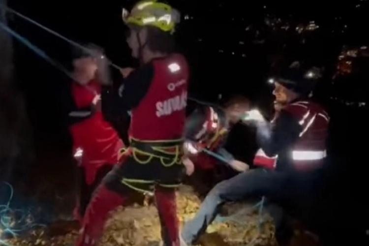 Un bărbat beat a supraviețuit într-un mod miraculos, după ce a căzut în gol 100 de metri - VIDEO