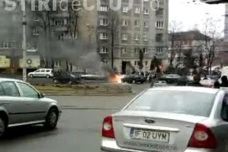 Vezi si alte imagini cu masina care a ars pe strada Primaverii! - VIDEO