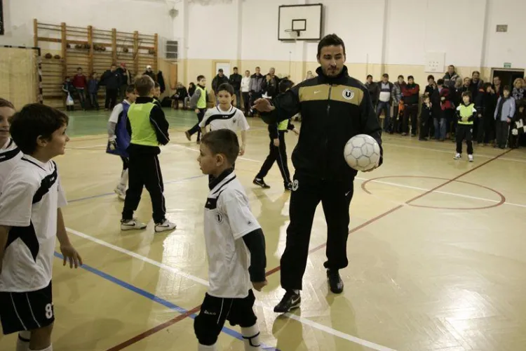 Jucatorii Universitatii Cluj au participat la un antrenament cu grupele de copii ale clubului