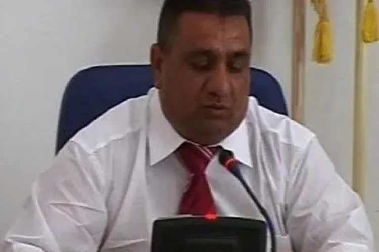 Bercea Mondial explica modul in care si-a luat carnetul de conducere, desi nu stie sa scrie: "Am mituit"