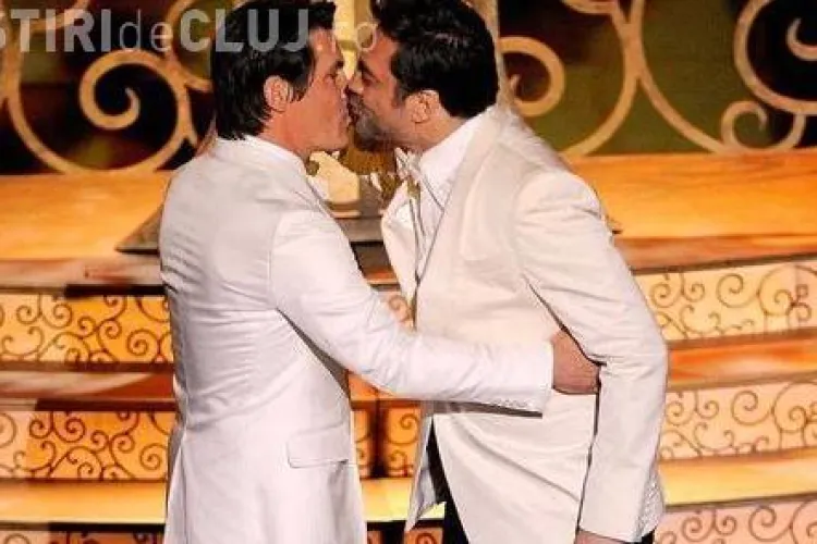 Sarutul gay dintre Javier Bardem si Josh Brolin, cenzurat la gala Oscarurilor! - FOTO