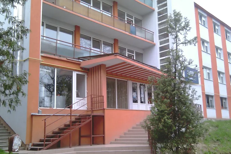 Barbat mort, gasit pe scarile caminului B13 din Hasdeu!