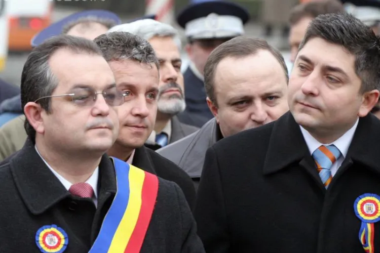 Alin Tise a dat in 2010 prime de 2,3 milioane de lei angajatilor de la Consiliul Judetean Cluj! Nasul lui, Boc, ne cere sa strangem cureaua!