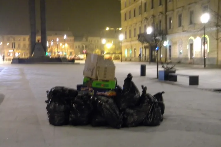 Gunoaie stivuite pe Bulevardul Eroilor, ca in Napoli! STIREA CITITORULUI - Galerie FOTO