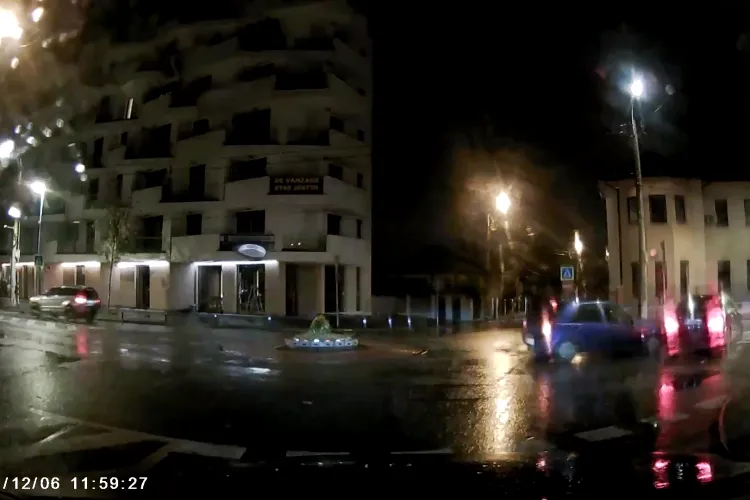 Accident FILMAT pe Constantin Brâncuși, în sensul giratoriu. Cine e de vină? - VIDEO