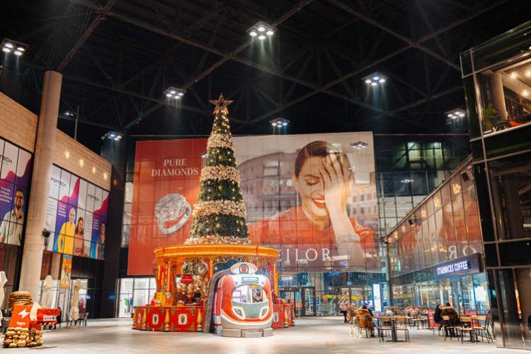 Iulius Mall și-a extins programul începând din 9 decembrie, pentru o mai bună experiență de shopping - FOTO