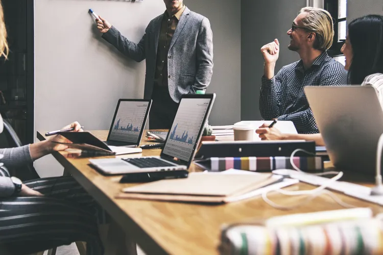 Asociația Cluj IT Cluster avertizează că dacă IT-ști nu vor mai fi scutiți de taxe, vor migra spre companii din străinătate