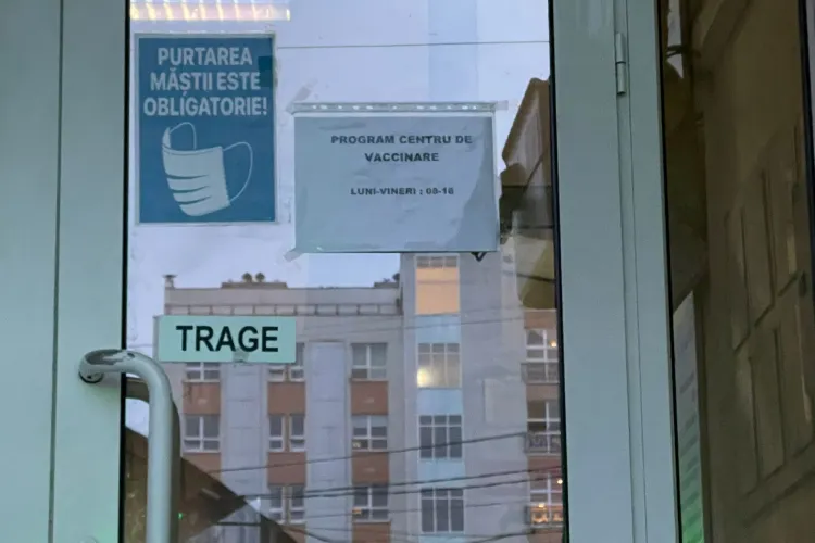 Centrul de vaccinare de la Spitalul Militar are ”program de coafor”