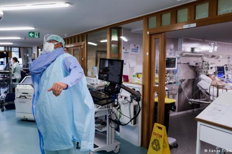 Autoritățile se pregătesc pentru valul 5. Cseke Attila: „Spitalele au 10 zile să decidă dacă vor trata pacienți exclusiv COVID”