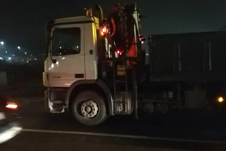 Bariera de la Tăietura Turcului, blocată de un camion - FOTO