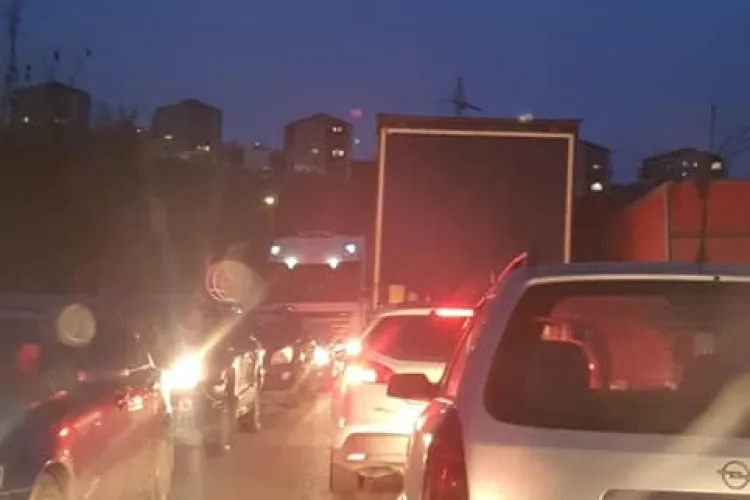 Mercedes cu numere de Bihor, căutat de poliție. A lovit un pieton pe Calea Baciului